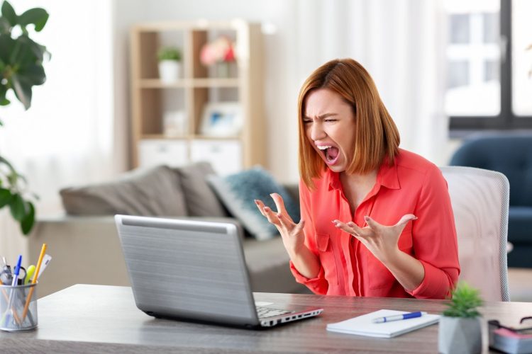 Μικροεπιθετικότητα στον χώρο εργασίας: Το «αόρατο» στρες που διαβρώνει ομάδες και ανθρώπους