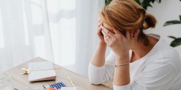 Οι τοξικές προσδοκίες στη δουλειά: Πώς επηρεάζουν στελέχη και εταιρική απόδοση