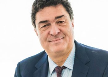 Ο Αλέξης Παπαχελάς γράφει για την εμπειρία του με τον Καρκίνο