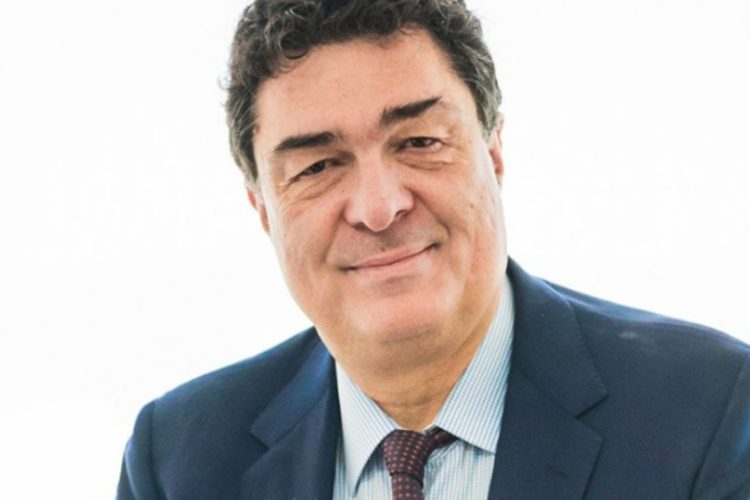 Ο Αλέξης Παπαχελάς γράφει για την εμπειρία του με τον Καρκίνο