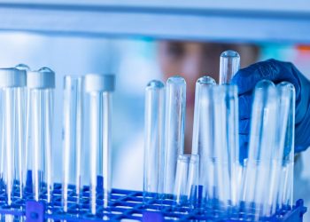 Περισσότερες κλινικές μελέτες στην Ελλάδα – Μήνυμα αισιοδοξίας από τις επαφές του Υπουργού Υγείας στις ΗΠΑ