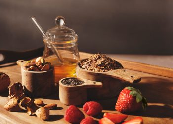 Μέλι αντί για ζάχαρη: Πιο υγιεινό ή απλώς πιο ακριβό;