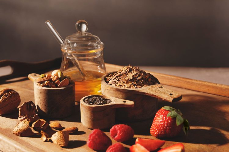 Μέλι αντί για ζάχαρη: Πιο υγιεινό ή απλώς πιο ακριβό;