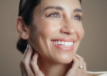 όμορφο γυναικείο πρόσωπο