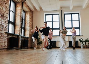 Όταν το voguing βγήκε από το underground: Γιατί η ballroom κουλτούρα γίνεται το πιο δυνατό πολιτιστικό φαινόμενο της εποχής