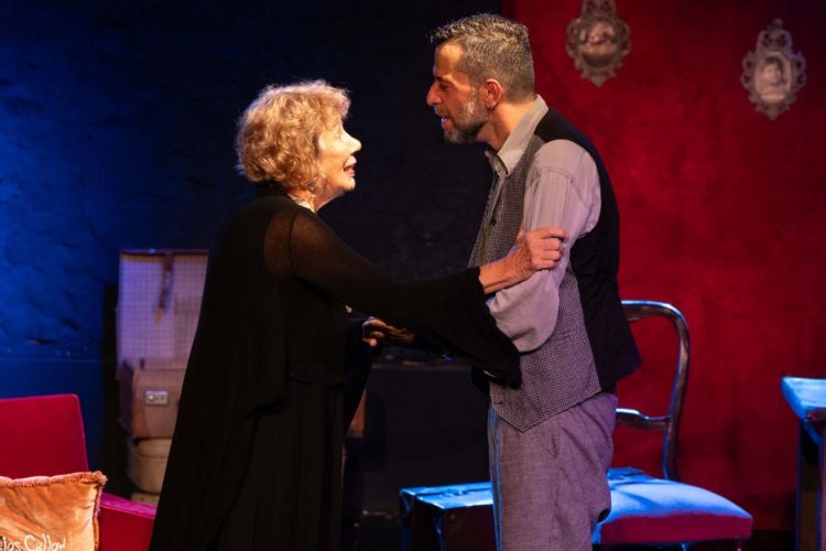 Παράταση παραστάσεων για το “FAMILY SECRETS”