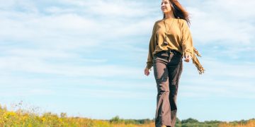 Silent Walking: Η νέα viral μέθοδος για άγχος που «σπάει» τα social media