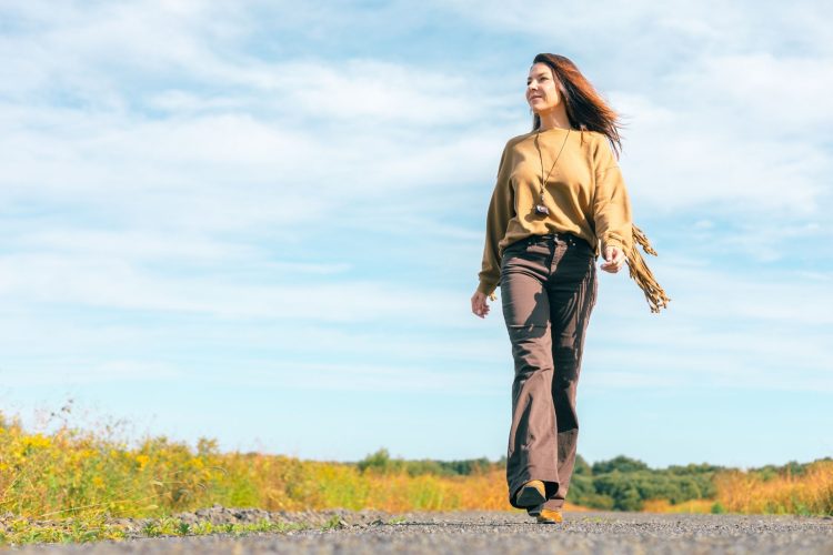 Silent Walking: Η νέα viral μέθοδος για άγχος που «σπάει» τα social media