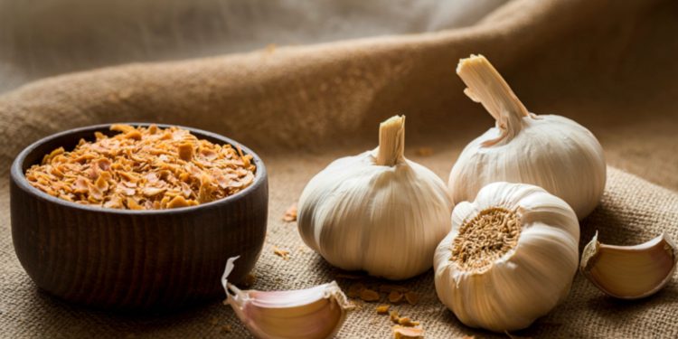 Το σκόρδο, η πίεση και η γιαγιά που ξέρει καλύτερα από τον καρδιολόγο