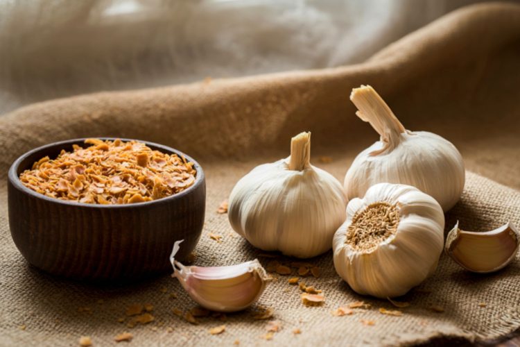 Το σκόρδο, η πίεση και η γιαγιά που ξέρει καλύτερα από τον καρδιολόγο