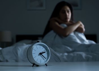 Αυπνία & διακεκομμένος ύπνος: Τι μας συμβαίνει και πώς μπορούμε να βοηθηθούμε