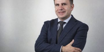 Καρκίνος του πνεύμονα: Μπορεί να μετατραπεί σε μια χρόνια νόσο; Ο Δρ. Ιωάννης Μούντζιος απαντά