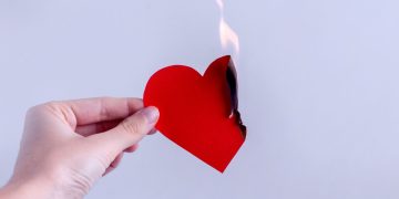 Όταν ο ένας σύντροφος «καταπίνει» τον άλλον