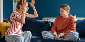 Πώς αντιμετωπίζουμε τον θυμό των εφήβων χωρίς να χάνουμε την ψυχραιμία μας;