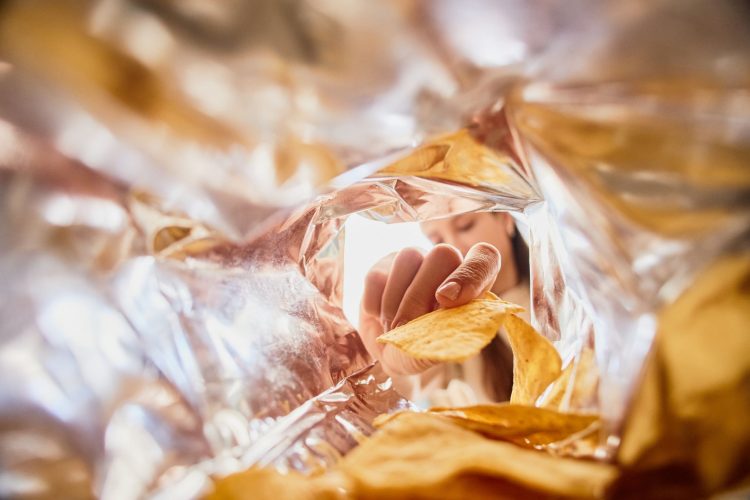 Τα υπερεπεξεργασμένα τρόφιμα αυξάνουν τον κίνδυνο θνησιμότητας σε επιζώντες καρκίνου