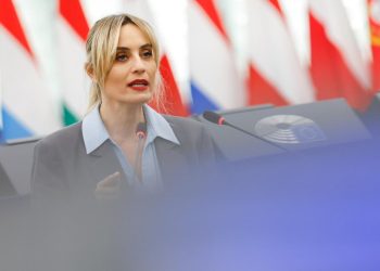 Ελεονώρα Μελέτη στο Ευρωκοινοβούλιο: «3.500 παιδιά κάθε μήνα θύματα κακοποίησης στο διαδίκτυο- Τα παιδιά μας θα σκεφτούμε, όχι τις πλατφόρμες»