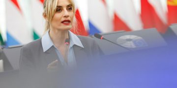 Ελεονώρα Μελέτη στο Ευρωκοινοβούλιο: «3.500 παιδιά κάθε μήνα θύματα κακοποίησης στο διαδίκτυο- Τα παιδιά μας θα σκεφτούμε, όχι τις πλατφόρμες»