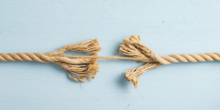 Γιατί επιμένουμε σε λάθος επιλογές; Η ψυχολογία της προσκόλλησης;