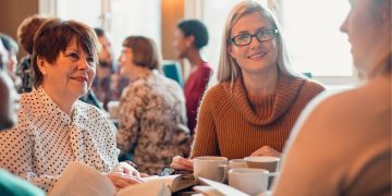 Η δύναμη της συλλογικότητας: Πώς οι σύλλογοι γυναικών και τα book clubs ενδυναμώνουν τις γυναίκες