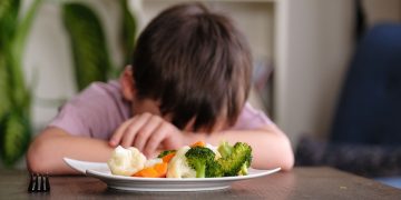 Πώς να πείσετε τα παιδιά να φάνε λαχανικά χωρίς καβγάδες στο τραπέζι;