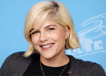 Selma Blair: Μια φωνή αποδοχής μέσα από τη σπανιότητα