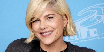 Selma Blair: Μια φωνή αποδοχής μέσα από τη σπανιότητα