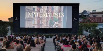 Cine Paris στην Πλάκα: Πότε ανοίγει και γιατί τα θερινά σινεμά είναι η πιο όμορφη καλοκαιρινή συνήθεια