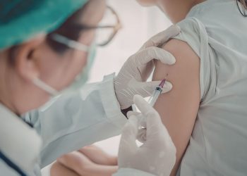 Εμβόλια COVID-19 και μονοκλωνική γαμμαπάθεια αδιευκρίνιστης σημασίας: Τι δείχνει μια μεγάλη πληθυσμιακή μελέτη για την ασφάλεια των ασθενών