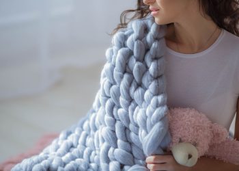 Grannycore: Η τάση που κάνει το στιλ της γιαγιάς το πιο σύγχρονο trend