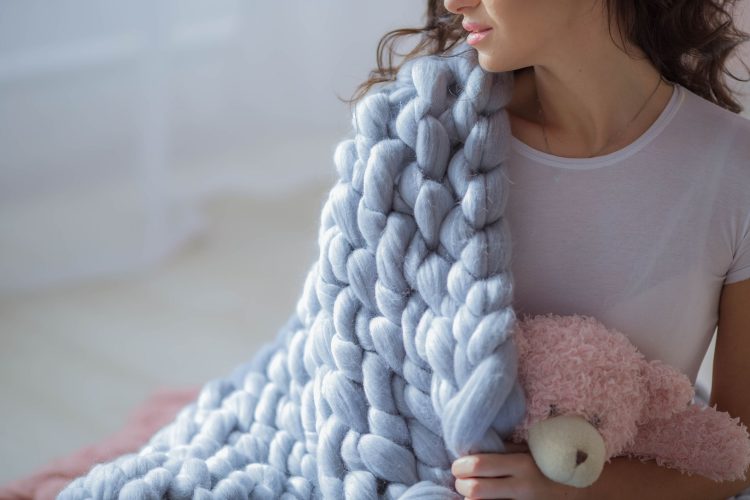 Grannycore: Η τάση που κάνει το στιλ της γιαγιάς το πιο σύγχρονο trend