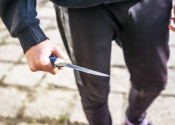 Παιδιά με μαχαίρια