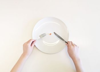 Νευρική Ανορεξία: Η σιωπηλή επιδημία πίσω από τα “τέλεια” σώματα