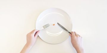 Νευρική Ανορεξία: Η σιωπηλή επιδημία πίσω από τα “τέλεια” σώματα