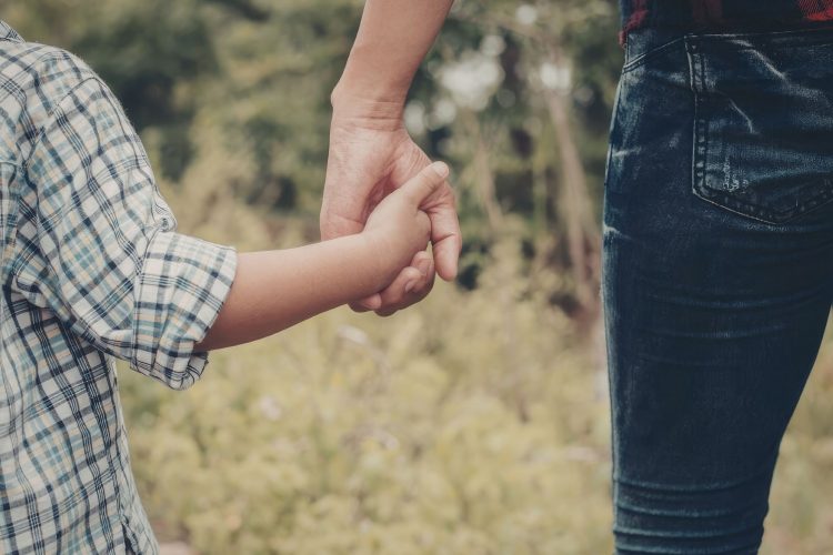 Πρέπει να γίνω αστυνόμος για να προφυλάξω το παιδί μου;