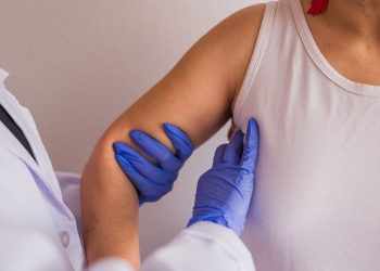 Προσυμπτωματικός έλεγχος για τον καρκίνο του μαστού: Πότε ωφελεί πραγματικά και πότε χρειάζεται δεύτερη σκέψη