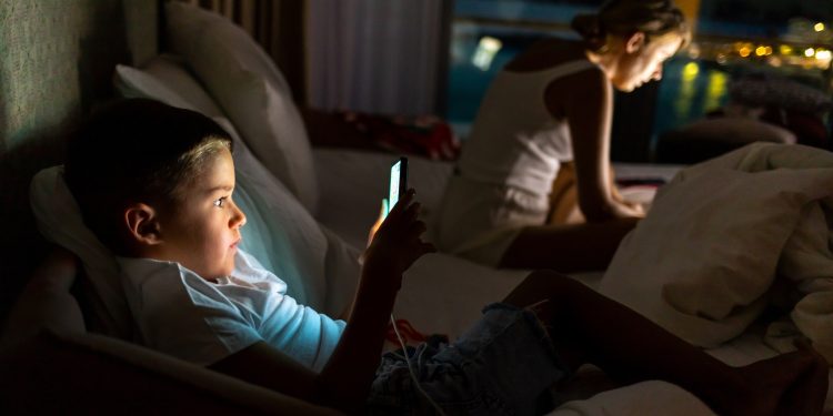 Παιδιά δημοτικού και «έξυπνα» κινητά