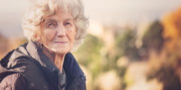 Ηλικία και αποδοχή: Το βάρος που κουβαλούν σιωπηλά οι γυναίκες