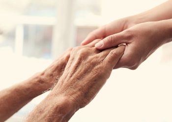 Πρώιμα σημάδια άνοιας: Οι αλλαγές που μπορεί να εμφανιστούν χρόνια πριν τη διάγνωση