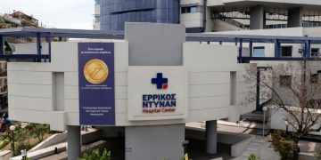 Ερρίκος Ντυνάν: Ρομποτικό άλμα με το μοναδικό στην Ελλάδα Da Vinci 5