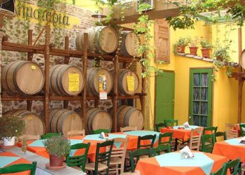 Με 200 δραχμές βασιλιάς: Πέντε θρυλικές αθηναϊκές ταβέρνες των δεκαετιών του '70 και του '80