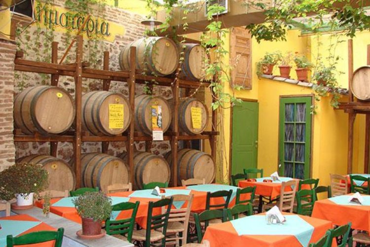 Με 200 δραχμές βασιλιάς: Πέντε θρυλικές αθηναϊκές ταβέρνες των δεκαετιών του '70 και του '80