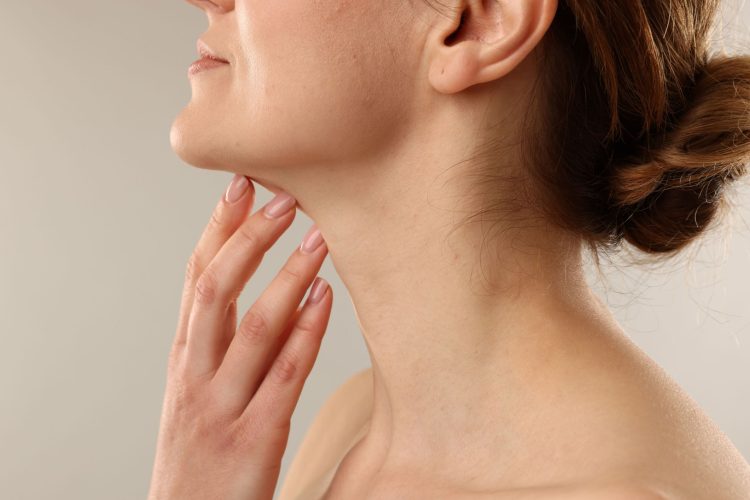 Neck Lift: Σε ποια ηλικία προτείνεται και γιατί;