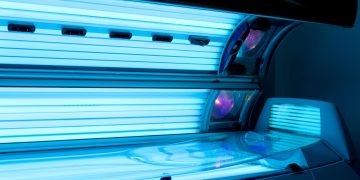Το Solarium προετοιμάζει το δέρμα για τον ήλιο; Τι απαντούν οι δερματολόγοι
