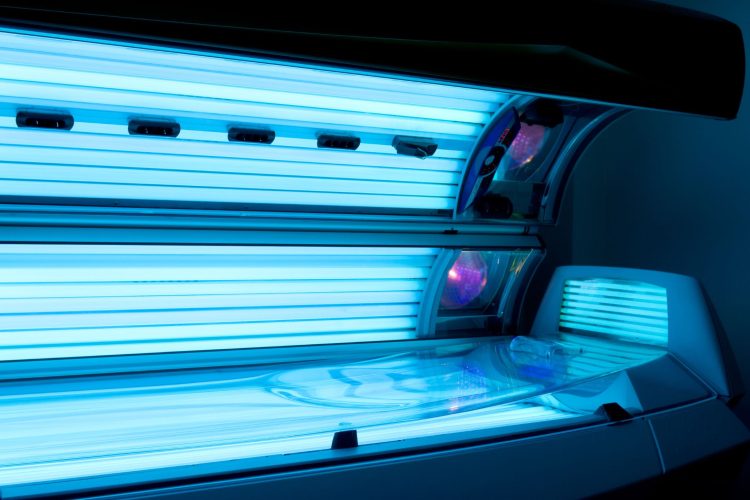 Το Solarium προετοιμάζει το δέρμα για τον ήλιο; Τι απαντούν οι δερματολόγοι