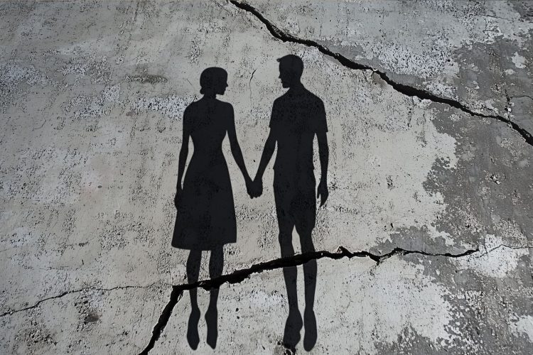 Τα 4 Άλογα της Αποκάλυψης του John Gottman: Οι τέσσερις συμπεριφορές που διαβρώνουν μια σχέση