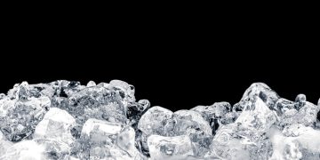 Πόσο ασφαλή είναι τα παγάκια στην εστίαση; Τι δείχνουν οι επιστημονικές μελέτες