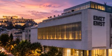 Η Αθήνα στον χάρτη της σύγχρονης τέχνης: Η ευρωπαϊκή διάκριση του ΕΜΣΤ που αξίζει να προσέξουμε